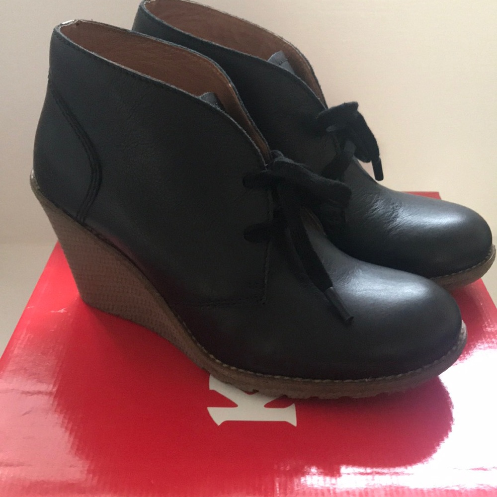 KICKERS HEROINO LACED WEDGED BOOT, BLACK, LEATHER